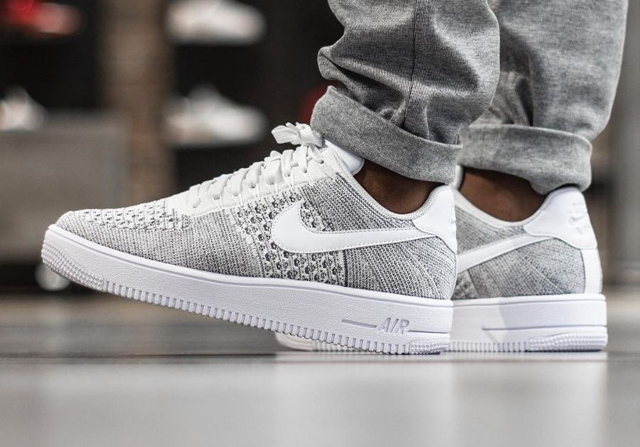 Air force one flyknit blanche best sale